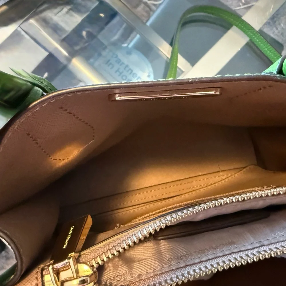 Michael Kors Green Pebbled Leather Satchel – Like New - Picture 3 of 5